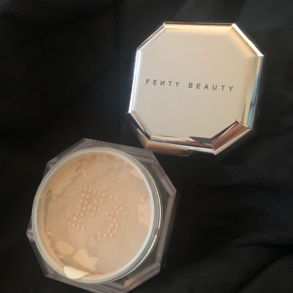Fenty Banana Retouch Setting Powder - Picture 2 of 5